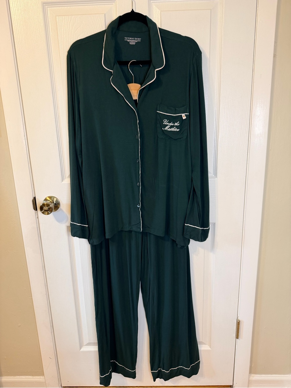 Victoria's Secret Emerald Green Two-Piece Pajama Set “Under the Mistletoe” L